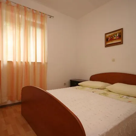 With A Parking Space - 6641 Makarska
