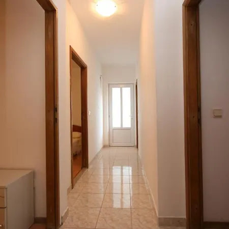 With A Parking Space - 6641 Makarska
