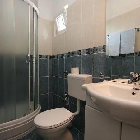 With A Parking Space - 6641 * Макарська