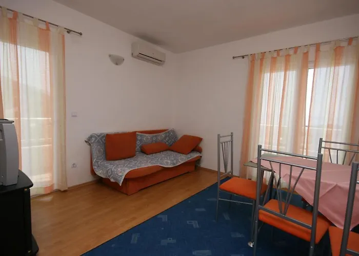 With A Parking Space - 6641