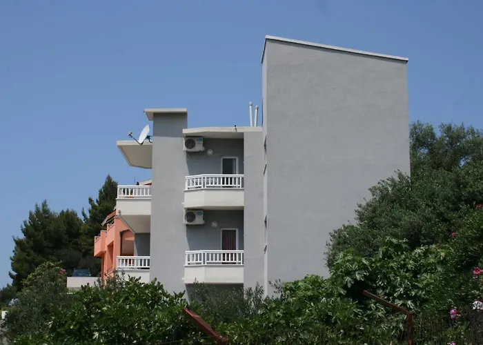 With A Parking Space - 6641 *