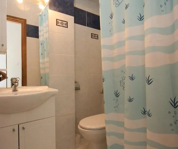 With A Parking Space - 6641