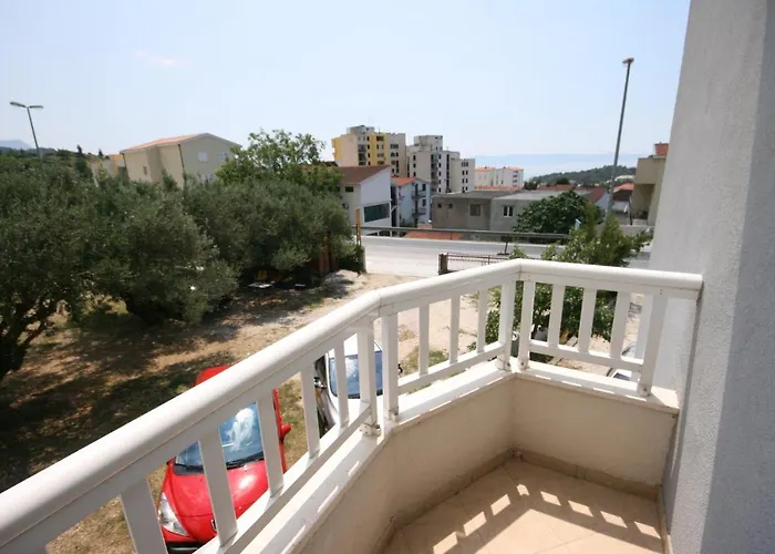 With A Parking Space - 6641