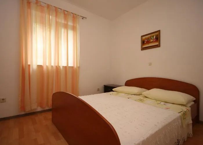 With A Parking Space - 6641 Makarska