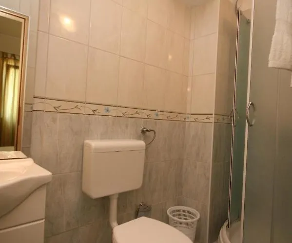 With A Parking Space - 6641