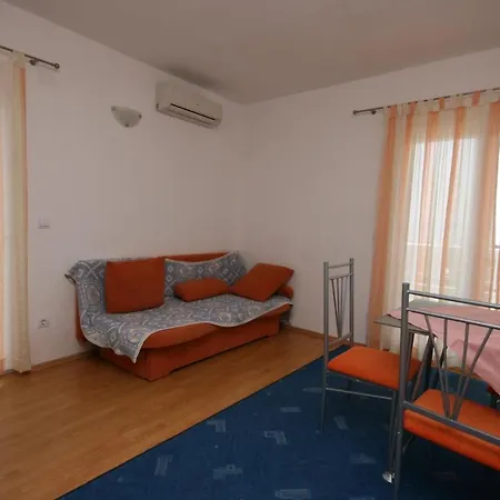 With A Parking Space - 6641