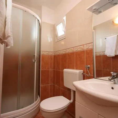 With A Parking Space - 6641